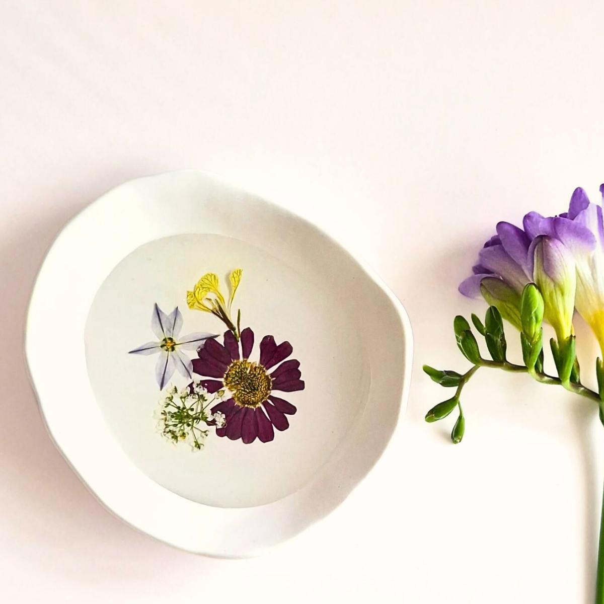 Pressed Flowers Resin Art Trays Workshop