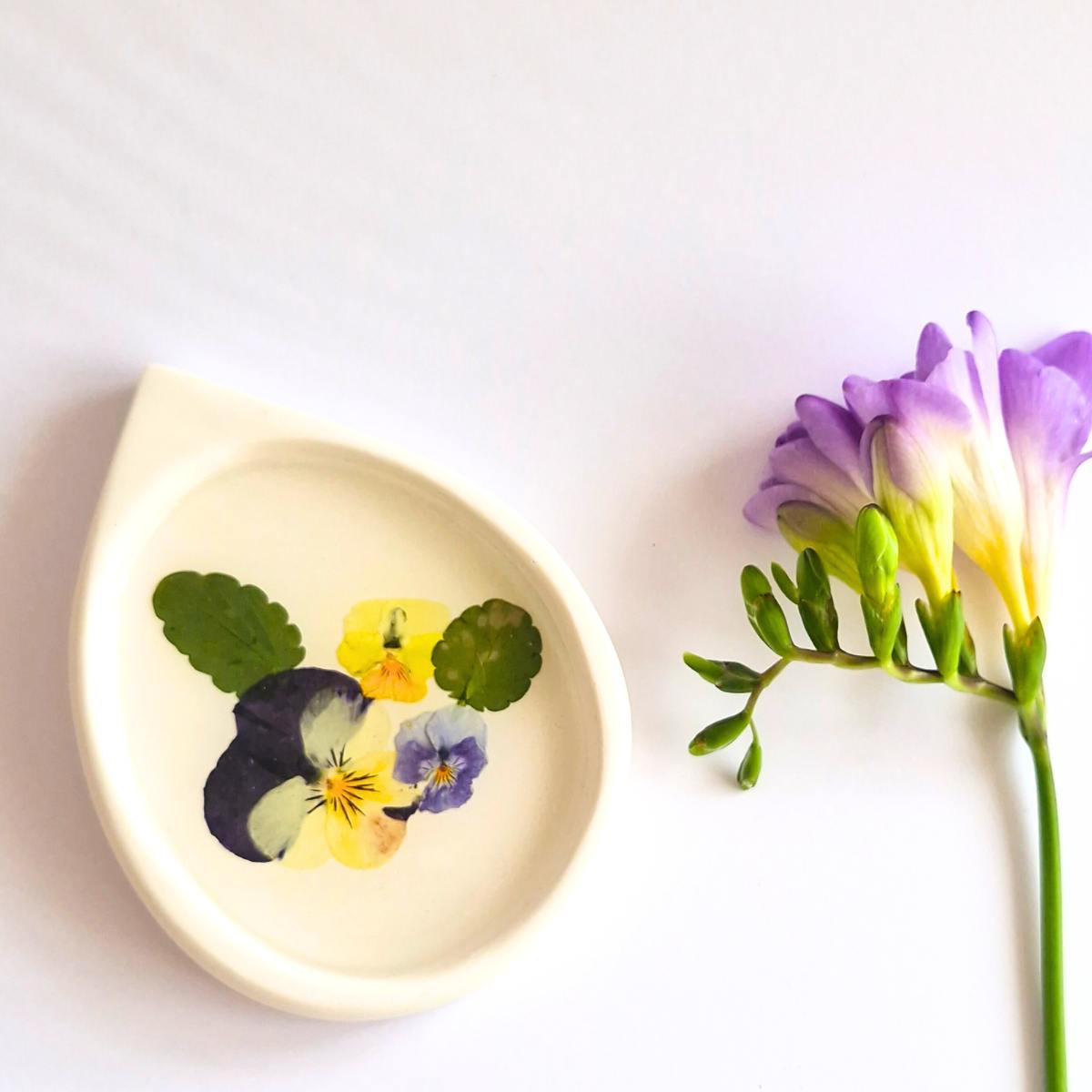 Pressed Flowers Resin Art Trays Workshop