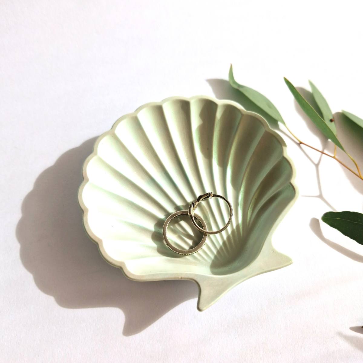 a green shell ring dish