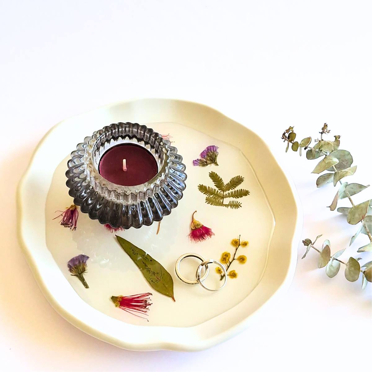 Large Scalloped Botanical Tray | Preserved Australian Native Flowers | Handcrafted Resin